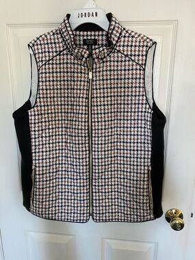 Jones New York Black White and Red Houndstooth Zip Front Vest